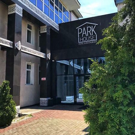 Park House Taldykorgan Hotell Eksteriør bilde
