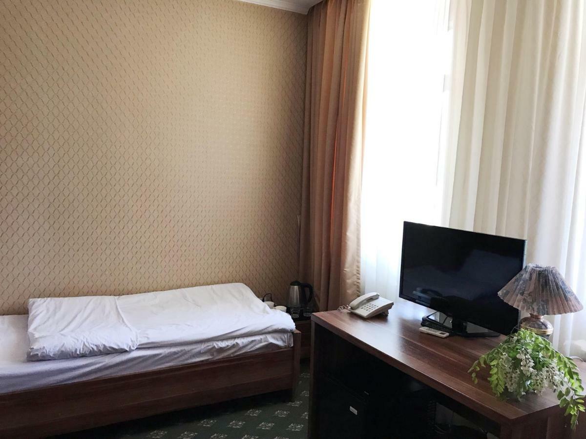 Park House Taldykorgan Hotell Eksteriør bilde